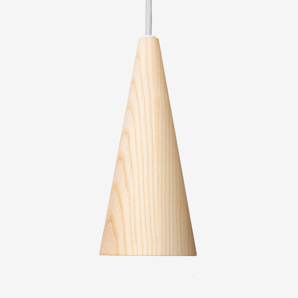 Spotleuchte CONE aus Eiche, Esche und Nussbaum Holz - by IUMI Berlin