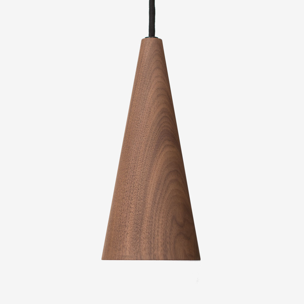 Spotleuchte CONE aus Eiche, Esche und Nussbaum Holz - by IUMI Berlin